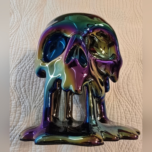 Bath & Body Works IRIDESCENT DRIPPING SKULL 3 | Mercari NWT 2025 Bath & Body Works Halloween Oil Slick Dripping  Skull Candle Holder